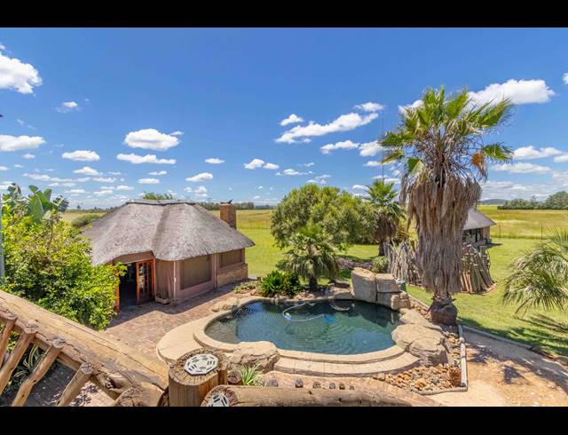 8 BEDROOM BED & BREAKFAST FOR SALE IN MOOILANDE